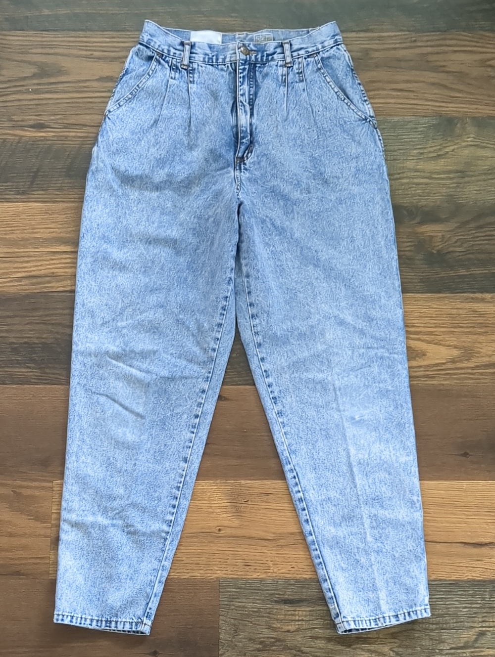 Vintage 80s Acid Washed Pleated High Waisted Jeans by Bill Blass, Size 10 - Picture 1 of 9